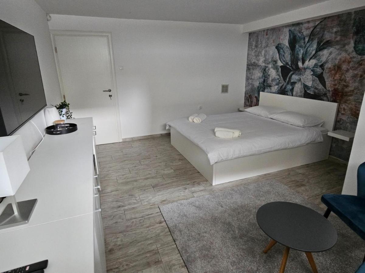 Comfort Rooms Remiza - Free Private Parking - Self Check-In Zagreb Exteriör bild