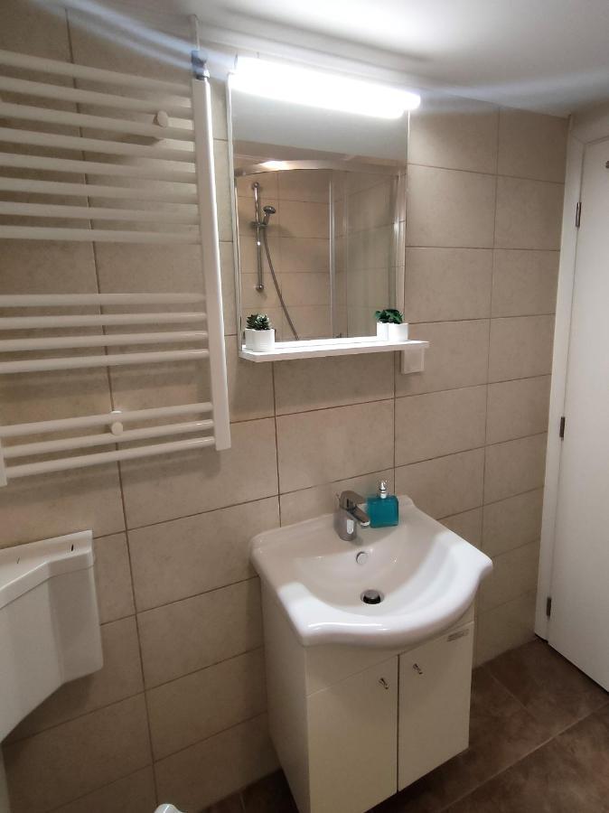 Comfort Rooms Remiza - Free Private Parking - Self Check-In Zagreb Exteriör bild