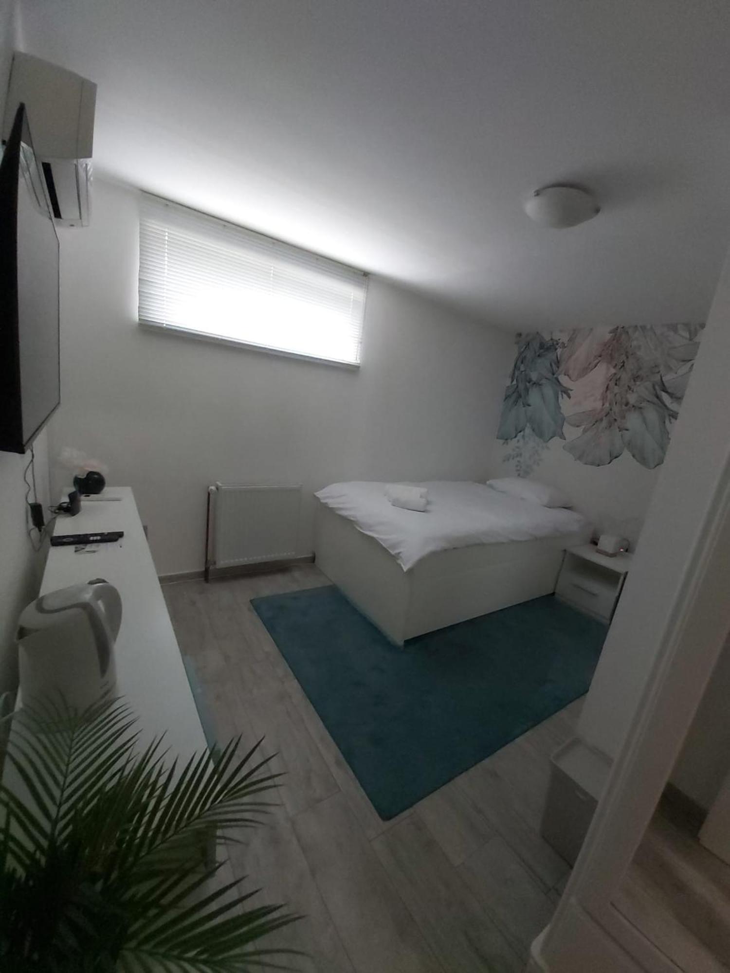 Comfort Rooms Remiza - Free Private Parking - Self Check-In Zagreb Exteriör bild