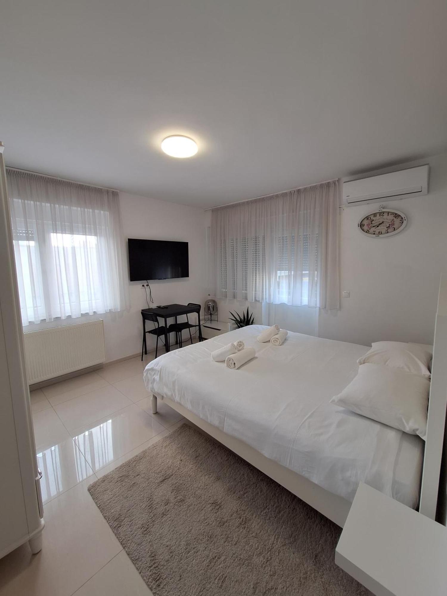 Comfort Rooms Remiza - Free Private Parking - Self Check-In Zagreb Exteriör bild