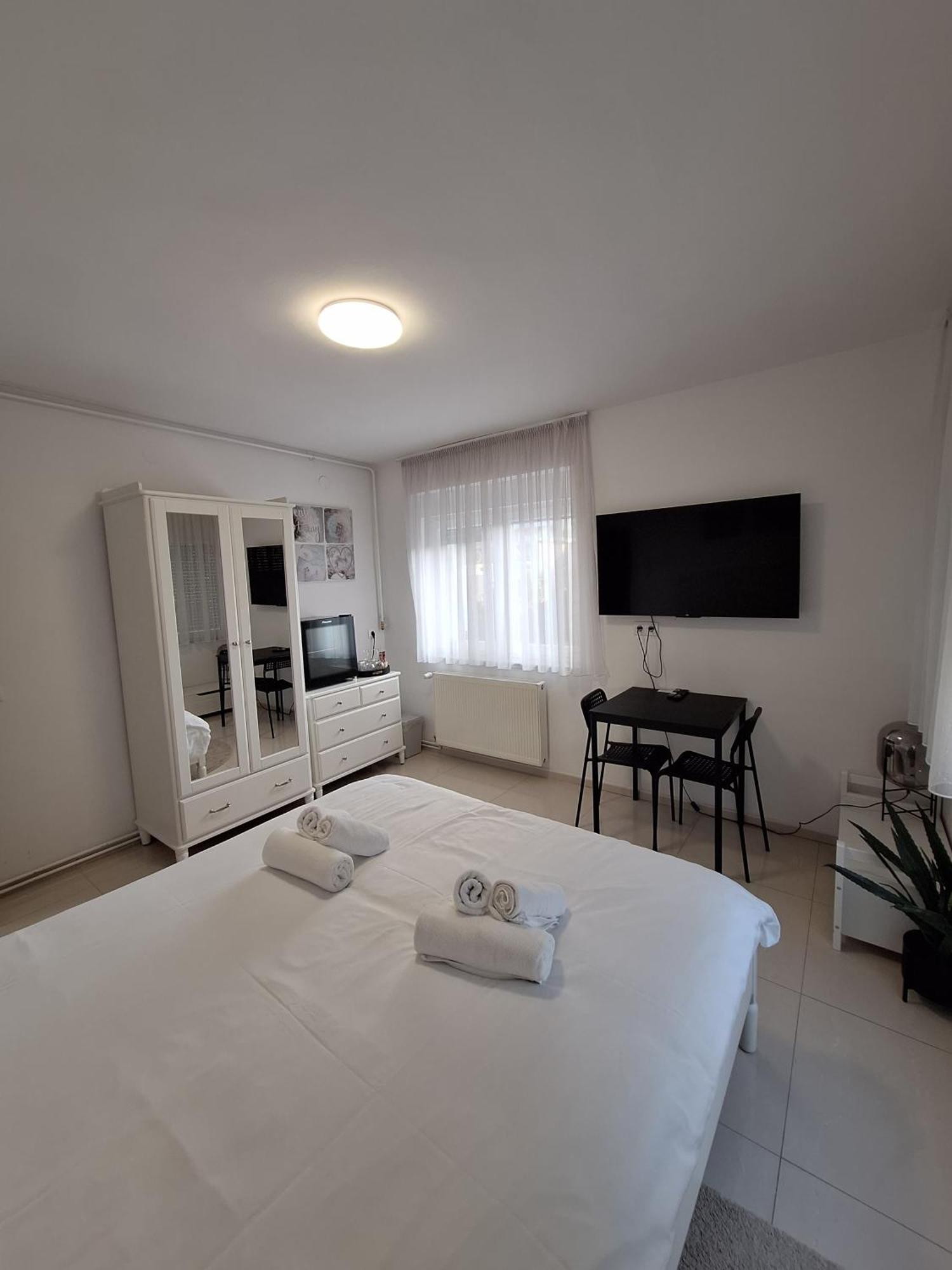Comfort Rooms Remiza - Free Private Parking - Self Check-In Zagreb Exteriör bild